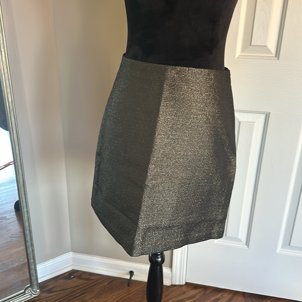 NWT bronze gold Gap mini. Size 4 tall